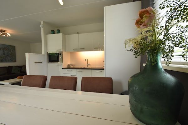 Eetkamer - Wellness aan het Water in Earnewoude in Earnewald (5)