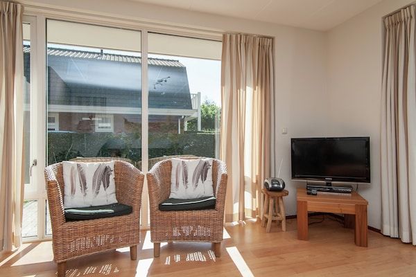 Woonkamer - Vakantiehuis bij kust en bos in Noordwijk (2)