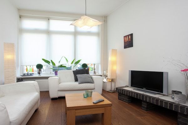 Woonkamer - Vakantiehuis aan Alkmaarse Gracht in Alkmaar (2)