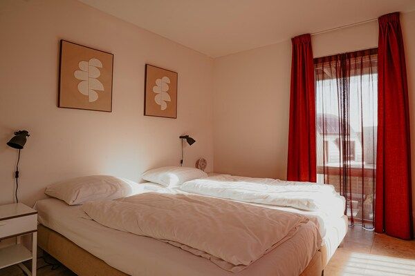 Slaapkamer - Appartement aan het Strand met Uitzicht in Egmond aan zee (4)