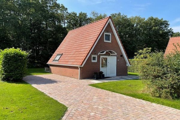 Buitenkant - Vakantiehuis in Friesland met Tuin in Sint Nicolaasga (1)