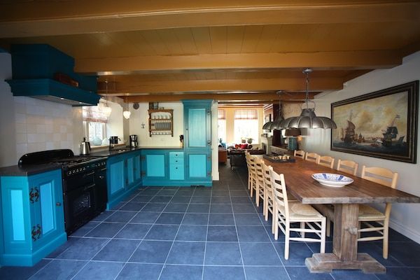 Keuken - Luxe VOC-verblijf met uitzicht in Enkhuizen (3)