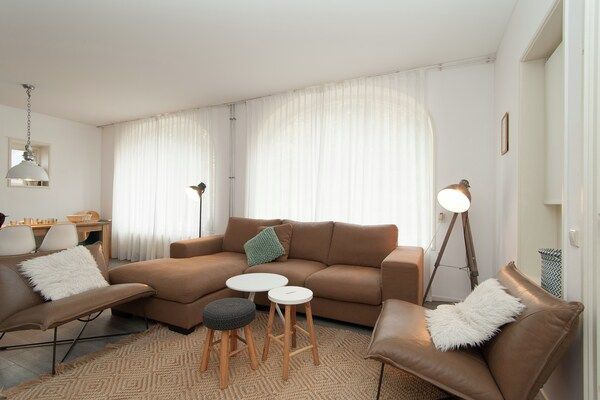 Woonkamer - Familieverblijf Dune Top in Bergen aan zee (2)