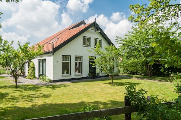 Buitenkant - Rustig duinverblijf met tuin in Schoorl (1)