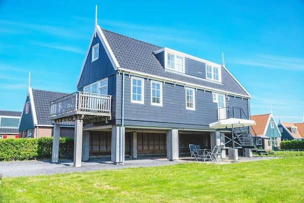 Buitenkant - Traditioneel Nederlands Villaverblijf in West-Graftdijk (1)