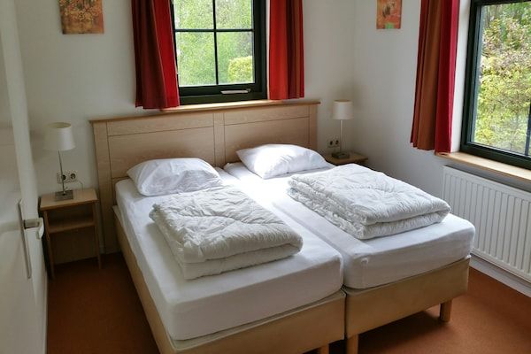 Slaapkamer - Groepsverblijf bij Eigen Wijze Speelveld in Bant (5)