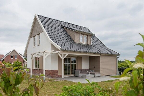 Buitenkant - Villa in Klein Vink met Thermaalbad toegang in Arcen (1)