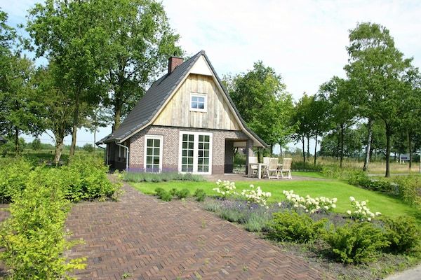 Buitenkant - Villa met bubbelbad in Hellendoorn (1)