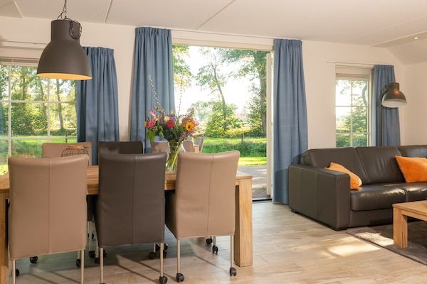 Eetkamer - Luxe verblijf in Hellendoorn in Hellendoorn (3)
