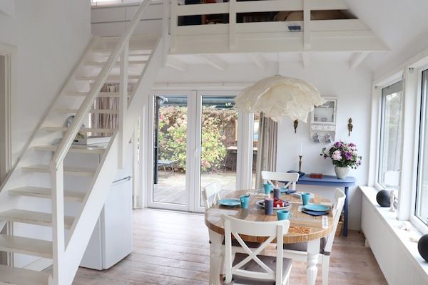Eetkamer - Vakantiehuis in Noordwijkerhout bij Meer in Noordwijkerhout (3)