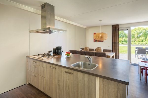 Keuken - Luxe villa met gedeeld zwembad in Paasloo (4)