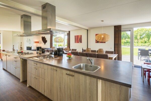 Keuken - Grote luxe villa in een nationaal park in Paasloo (5)