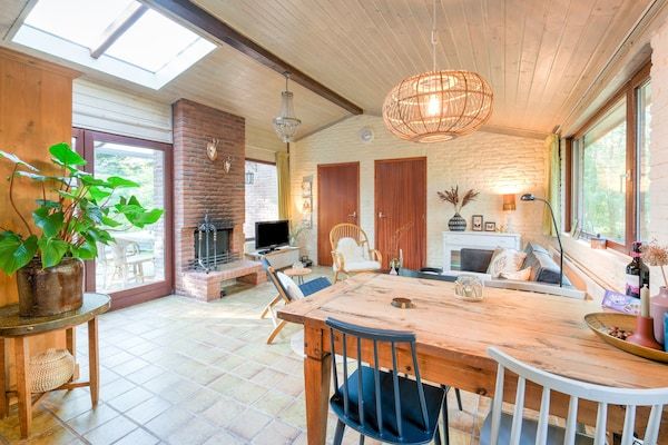 Eetkamer - Vakantiehuis Zorgvlied bij Drents-Friese Wold in Zorgvlied (5)