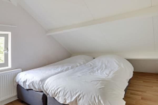 Slaapkamer - Vakantiehuis met terras bij Bedafse Bergen in Uden (4)