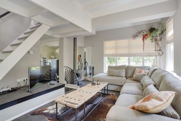 Woonkamer - Villa in Nederland met Sauna & Comfort in Uden (1)