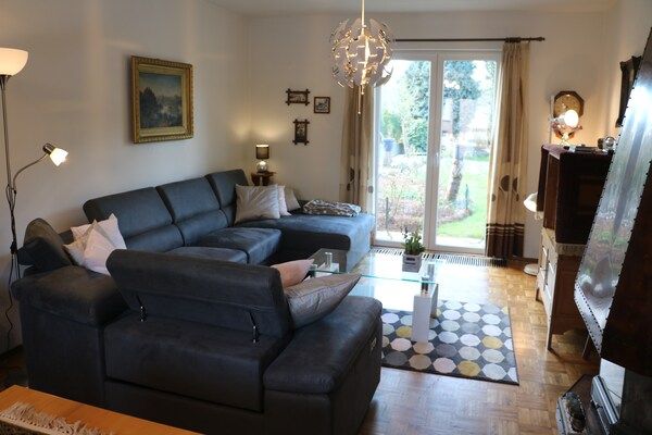 Woonkamer - Vakantiehuis in Sittard met Zwembad in Sweikhuizen (2)