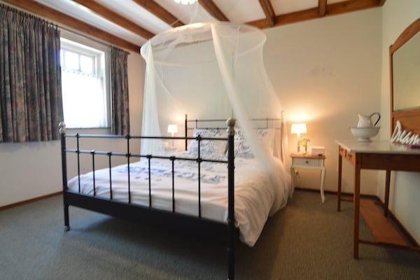 Slaapkamer - Vakantiehuis in Nijeberkoop bij Park in Nijeberkoop (5)
