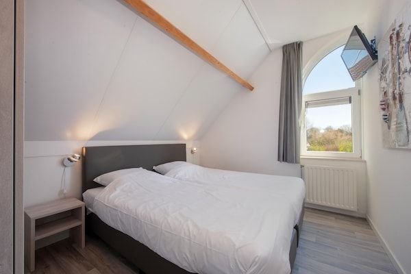 Slaapkamer - Vakantiehuis in Nederland met Tuinterras in Kamperland (4)