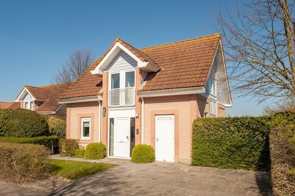 Buitenkant - Vakantiehuis in Nederland met Tuinterras in Kamperland (1)