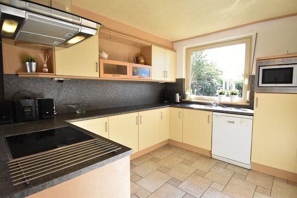 Keuken - Villa in Bruinisse bij Grevelingenmeer in Bruinisse (4)