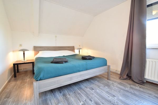 Slaapkamer - Villa in Bruinisse bij Grevelingenmeer in Bruinisse (2)