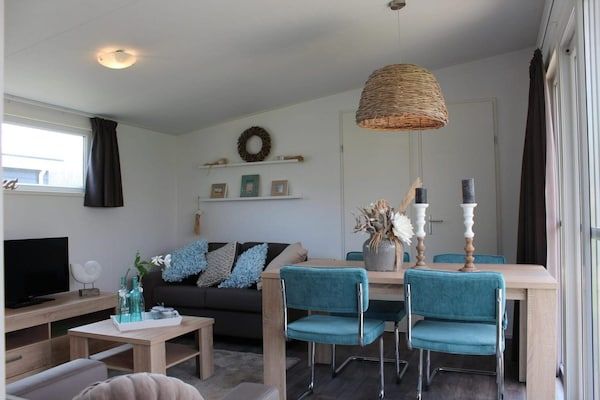 Eetkamer - Charmant Chalet in De Rijp in West-Graftdijk (3)