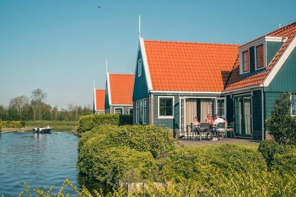 Buitenkant - Charmant Chalet in De Rijp in West-Graftdijk (1)