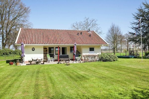 Buitenkant - Familieverblijf met grote tuin in Heino (3)