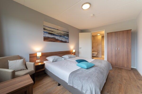 Slaapkamer - Vakantiehuis in Colijnsplaat bij het Meer in Colijnsplaat (5)