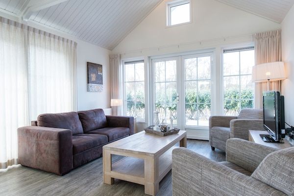 Woonkamer - Vakantiehuis Hollum Familie in Hollum-Ameland (1)