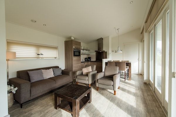 Woonkamer - Comfort Lodge in Boomhiemke in Hollum-Ameland (1)