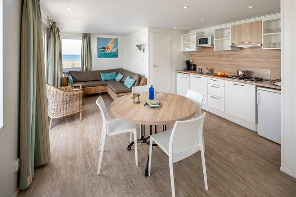 Woonkamer - Strandhuis in Nederland met Uitzicht op Zee in Kamperland (3)