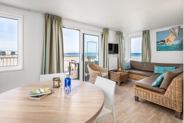 Woonkamer - Strandhuis in Nederland met Uitzicht op Zee in Kamperland (2)