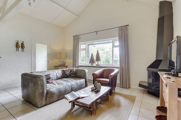 Woonkamer - Villa in Sandberghe met Sauna en Comfort in Uden (1)