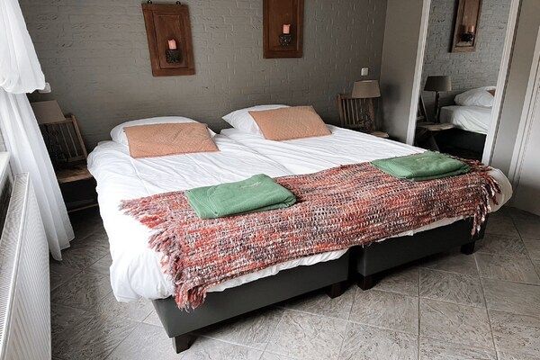 Slaapkamer - Luxe villa in De Pier met sauna in Uden (3)