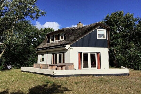Buitenkant - Herenhuis in De Cocksdorp in De Cocksdorp-Texel (3)