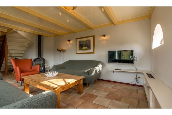 Woonkamer - Boerderij Lodge bij de Dijk Texel in Oost-Texel (4)