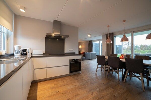 Keuken - Prachtige woning in Colijnsplaat in Colijnsplaat (3)