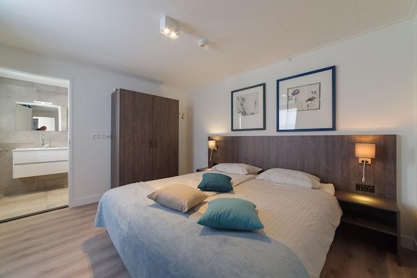 Slaapkamer - Prachtige woning in Colijnsplaat in Colijnsplaat (5)
