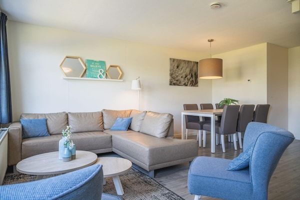 Woonkamer - Graftdijk Huisdiervriendelijke vakantie in West-Graftdijk (3)