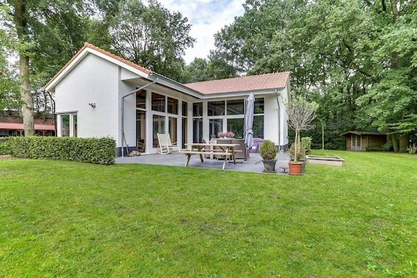 Buitenkant - Ruime Familievilla Uden in Uden (1)