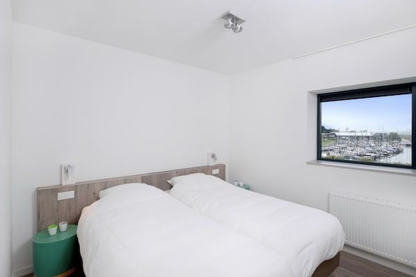 Slaapkamer - Appartement in Veere met uitzicht op jachthaven in Kamperland (3)