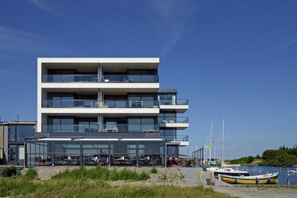 Buitenkant - Appartement in Veere met uitzicht op jachthaven in Kamperland (5)