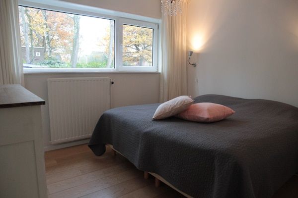 Slaapkamer - Bungalow in Kamperland bij Watersport in Kamperland (4)