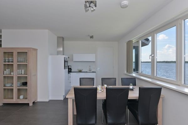 Eetkamer - Appartement in Schotsman bij Veerse Meer in Kamperland (2)