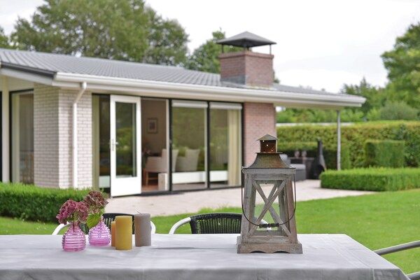 Buitenkant - Bungalow bij Veerse Meer voor watersport in Kamperland (1)
