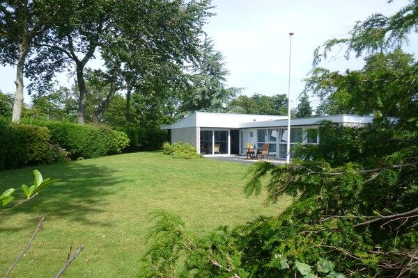Buitenkant - Vrijstaande bungalow perfect voor watersport- en natuurliefhebber in Kamperland (2)