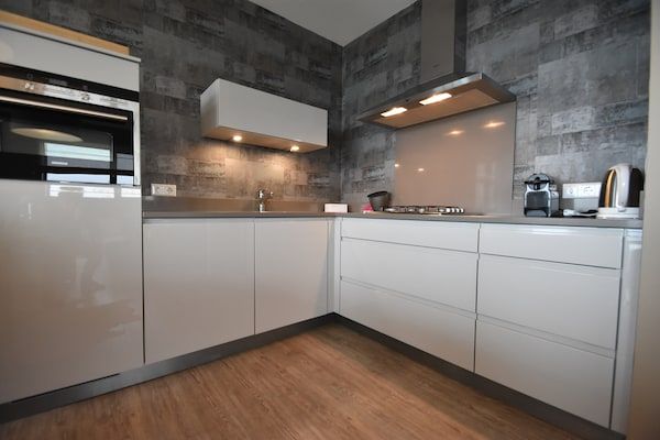 Keuken - Appartement in Veere met Uitzicht op Meer in Kamperland (2)