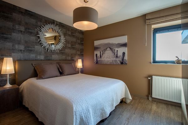Slaapkamer - Appartement in Veere met Uitzicht op Meer in Kamperland (3)