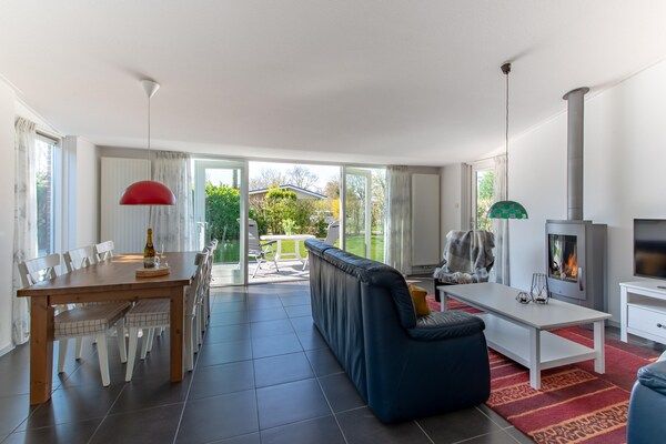 Woonkamer - Huis bij Veerse Meer en Noordzeestrand in Kamperland (2)